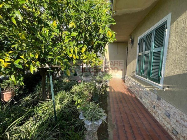 casa indipendente in vendita a Sarzana in zona San Lazzaro