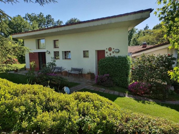 casa indipendente in vendita a Sarzana