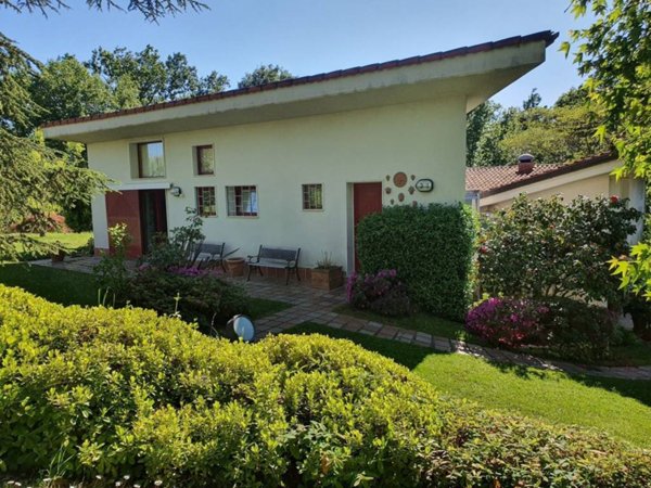 casa indipendente in vendita a Sarzana