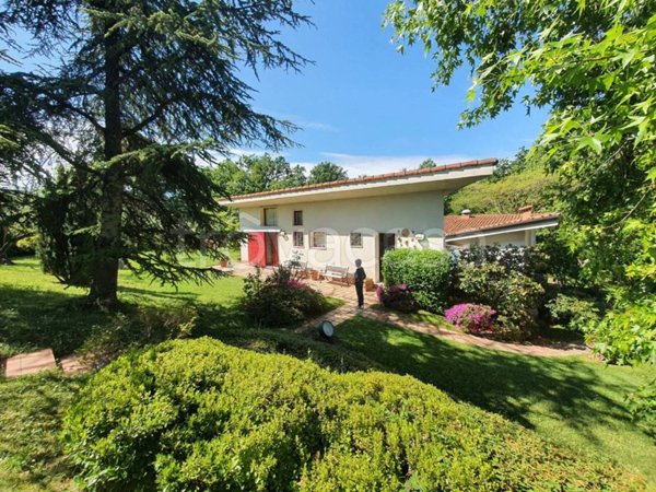 casa indipendente in vendita a Sarzana