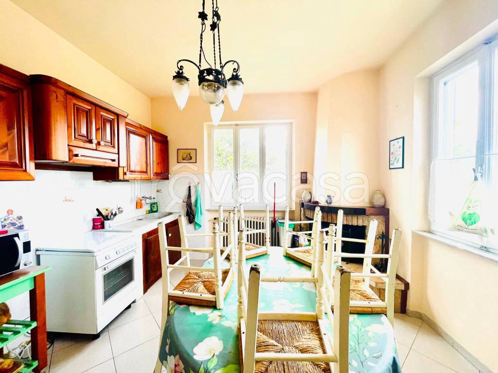 casa indipendente in vendita a Sarzana