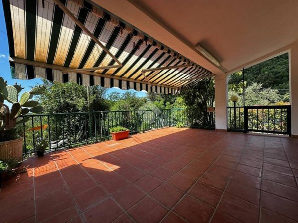 casa indipendente in vendita a Sarzana