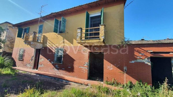casa indipendente in vendita a Sarzana
