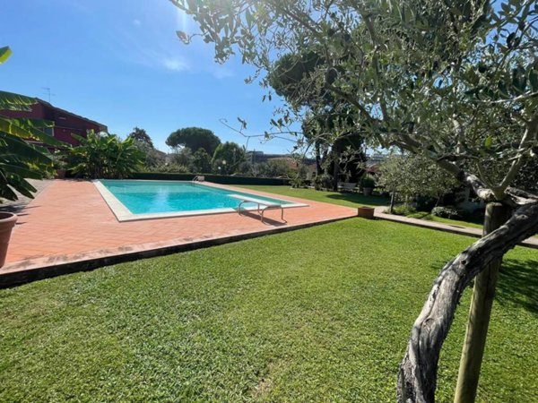 casa indipendente in vendita a Sarzana in zona Falcinello