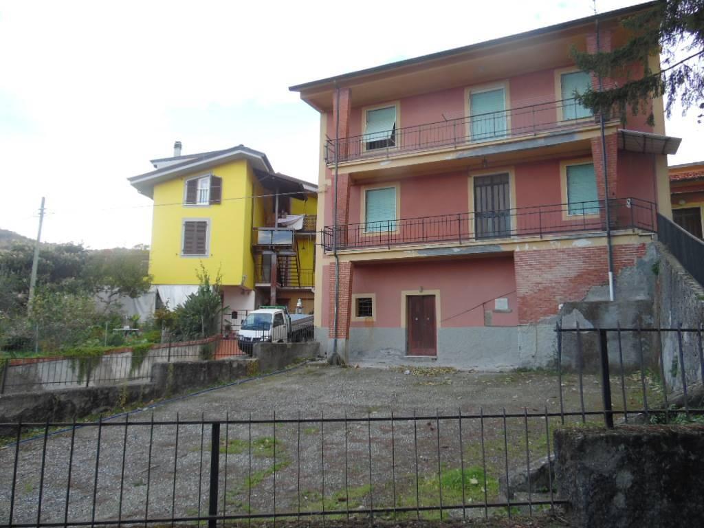 casa indipendente in vendita a Sarzana