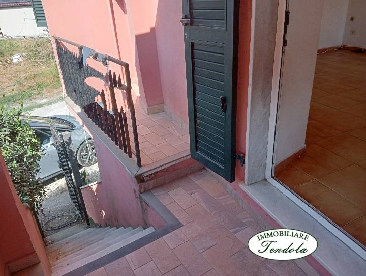 casa indipendente in vendita a Sarzana