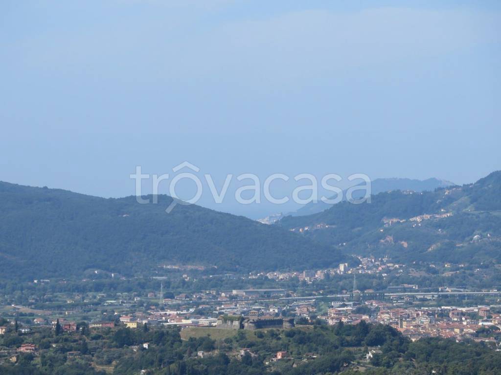 casa indipendente in vendita a Sarzana
