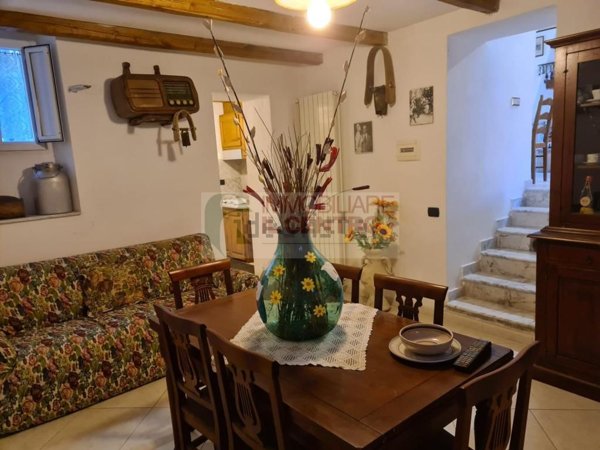 casa indipendente in vendita a Sarzana