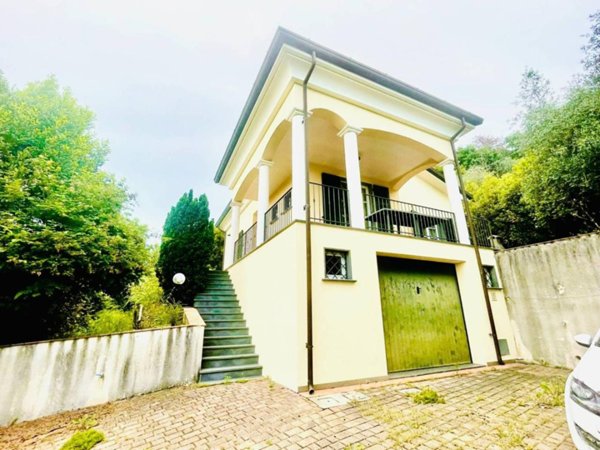 casa indipendente in vendita a Sarzana