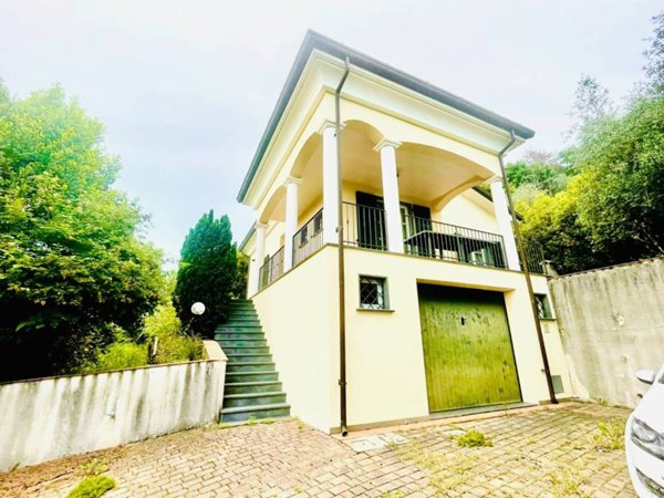 casa indipendente in vendita a Sarzana