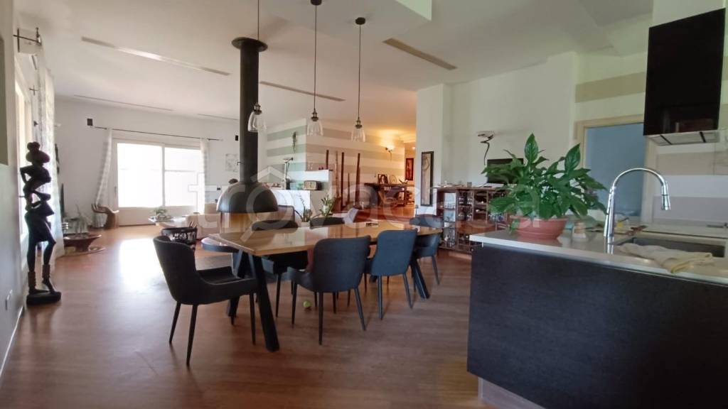 casa indipendente in vendita a Sarzana