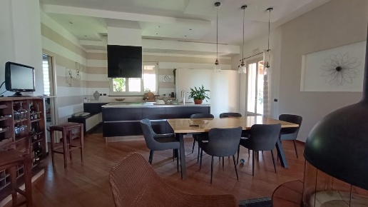 casa indipendente in vendita a Sarzana