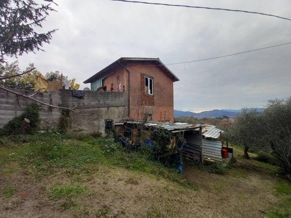 casa indipendente in vendita a Sarzana