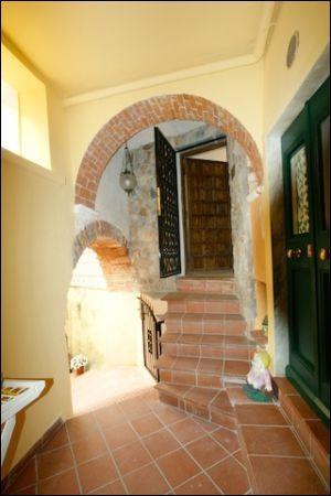 casa indipendente in vendita a Sarzana