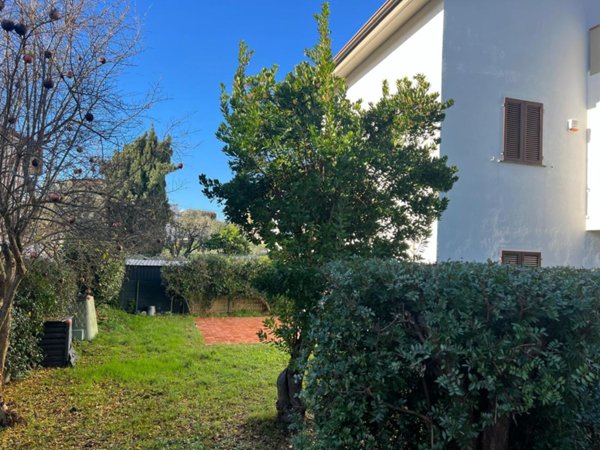 casa indipendente in vendita a Sarzana