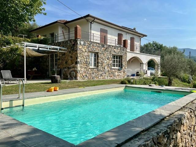 casa indipendente in vendita a Sarzana in zona Falcinello