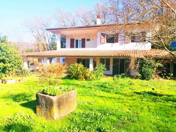 casa indipendente in vendita a Sarzana