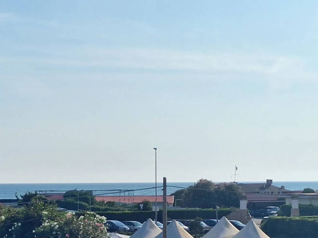 appartamento in vendita a Sarzana in zona Marinella di Sarzana