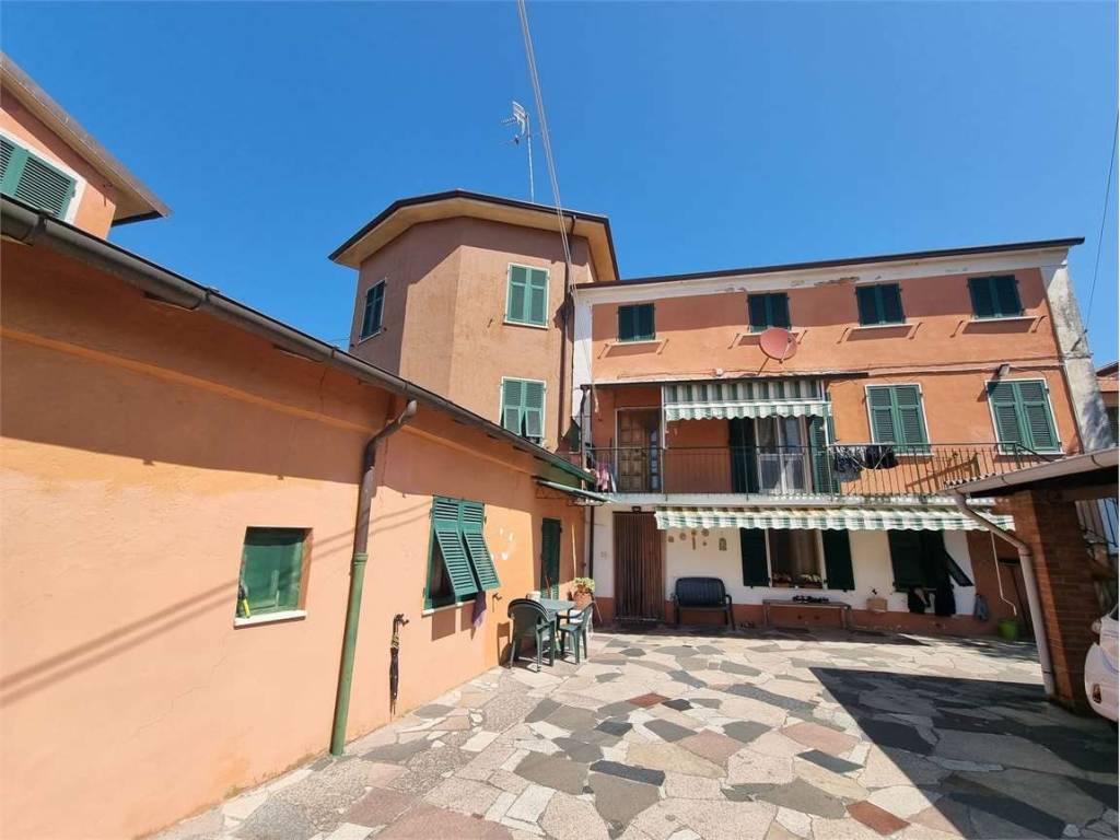 appartamento in vendita a Sarzana in zona Falcinello