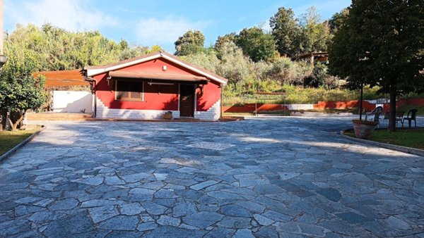 quadrivano in vendita a Sarzana