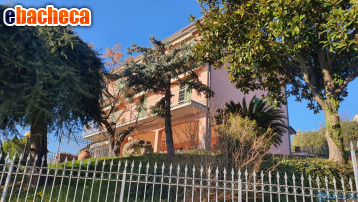casa indipendente in vendita a Sarzana