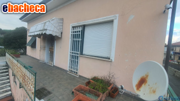 casa indipendente in vendita a Sarzana