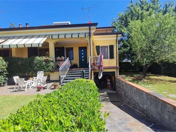 casa indipendente in vendita a Sarzana in zona Falcinello