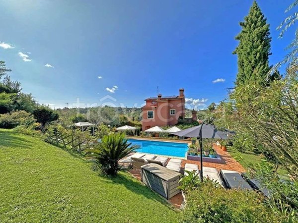 casa indipendente in vendita a Sarzana