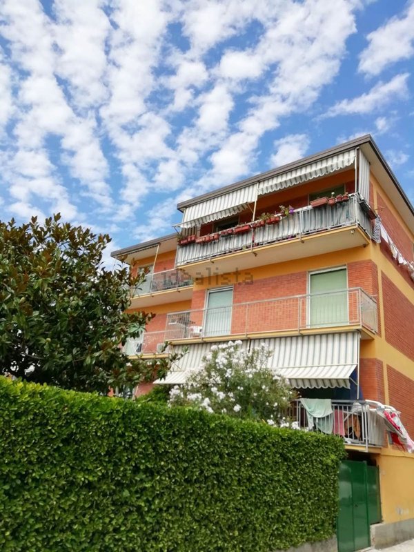 appartamento in vendita a Sarzana in zona Marinella di Sarzana