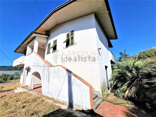 casa indipendente in vendita a Sarzana