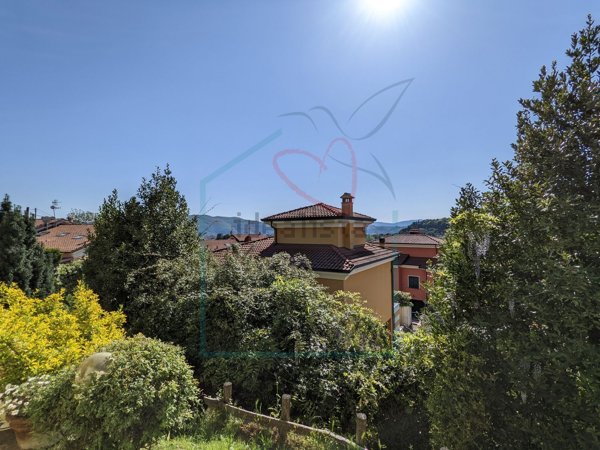 casa indipendente in vendita a Sarzana