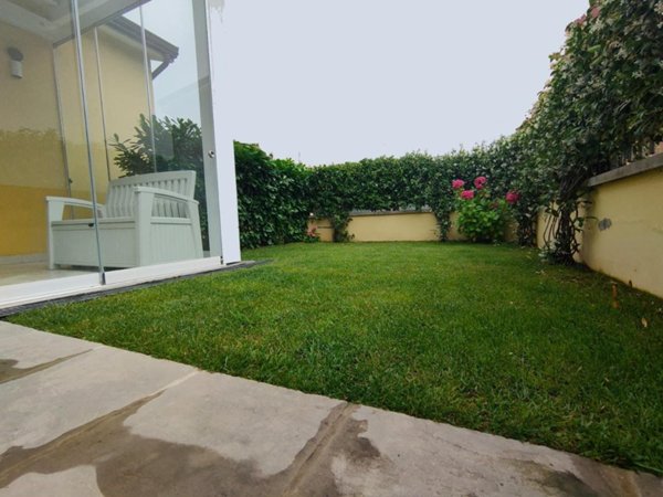 casa indipendente in vendita a Sarzana