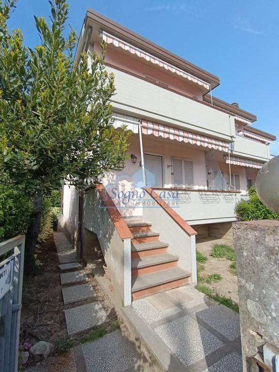 casa indipendente in vendita a Sarzana