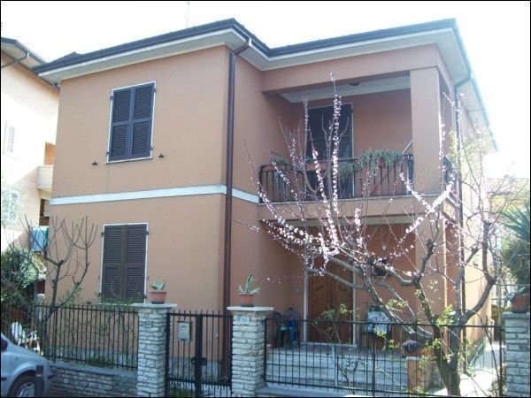 casa indipendente in vendita a Sarzana