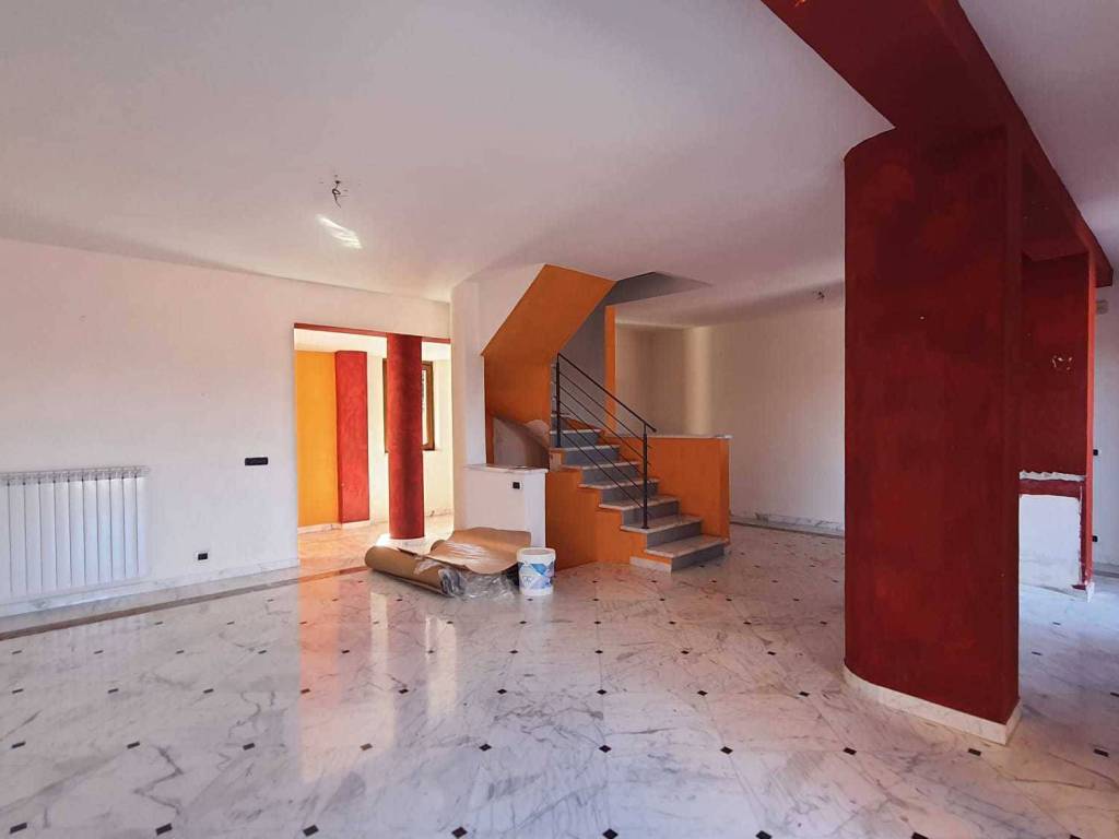 casa indipendente in vendita a Sarzana