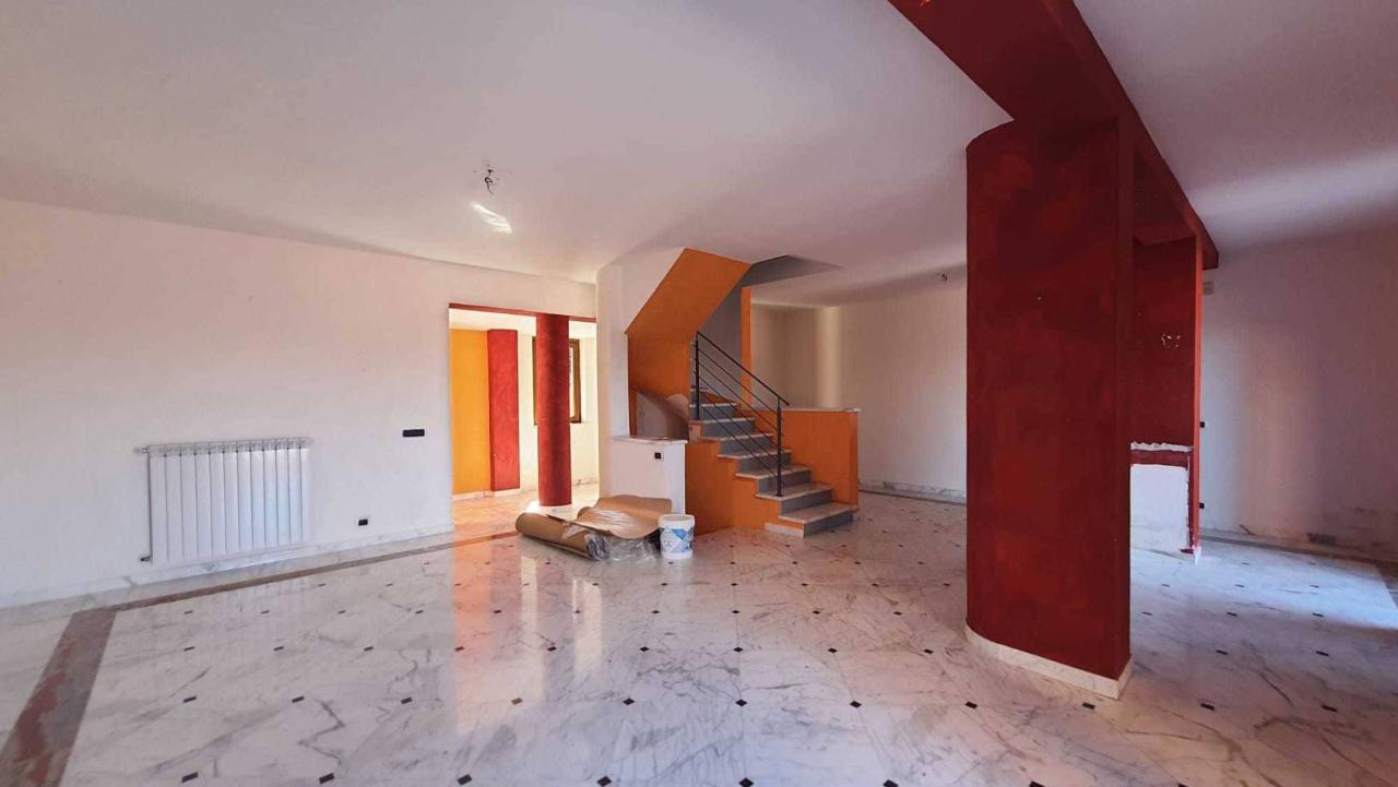 casa indipendente in vendita a Sarzana