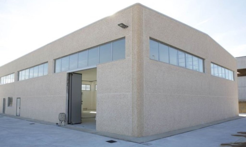 locale commerciale in vendita a Sarzana