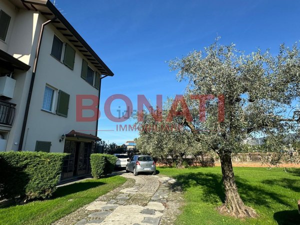 esavano in vendita a Sarzana