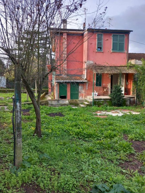 casa indipendente in vendita a Sarzana