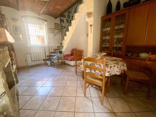 casa indipendente in vendita a Sarzana