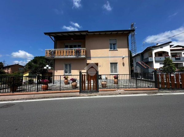 casa indipendente in vendita a Sarzana