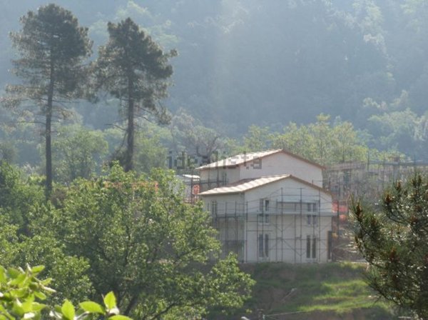 casa indipendente in vendita a Sarzana