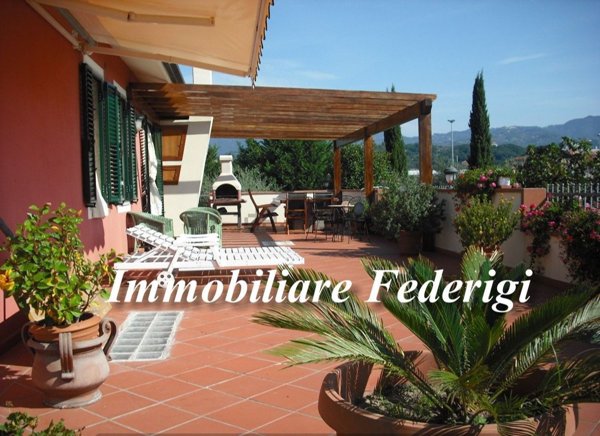 casa indipendente in vendita a Sarzana