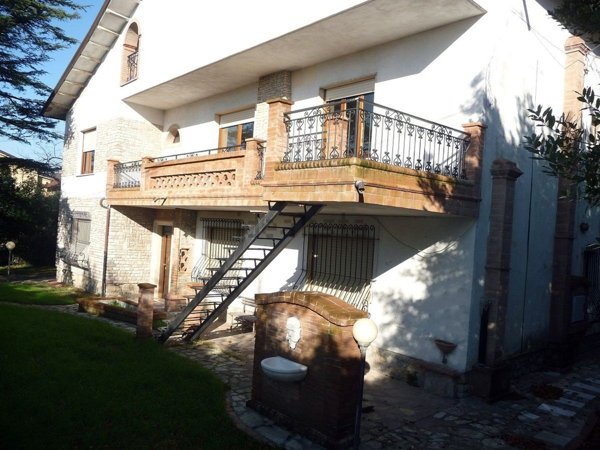 casa indipendente in vendita a Sarzana