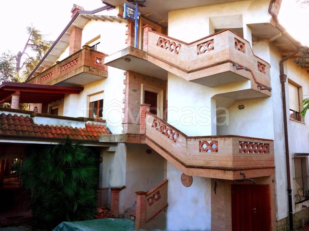 casa indipendente in vendita a Sarzana