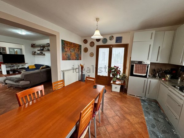 casa indipendente in vendita a Sarzana