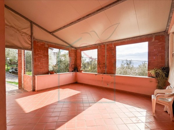 casa indipendente in vendita a Sarzana