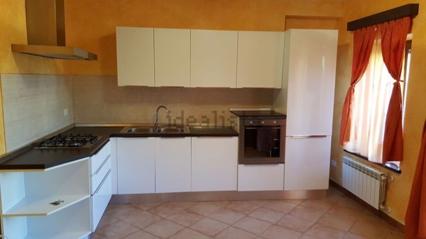 casa indipendente in vendita a Sarzana