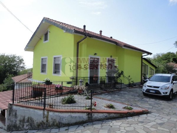 casa indipendente in vendita a Sarzana