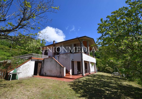 casa indipendente in vendita a Sarzana